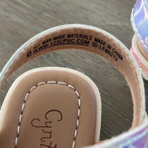 Cynthia Rowley size 6 irredescent rainbow sandals - Picture 6 of 15